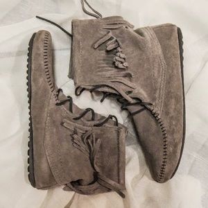 Minnetonka Double Fringe Tramper Boot